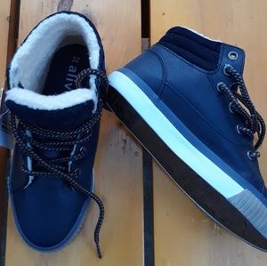 Alive Boys Winter Sneakers size 2